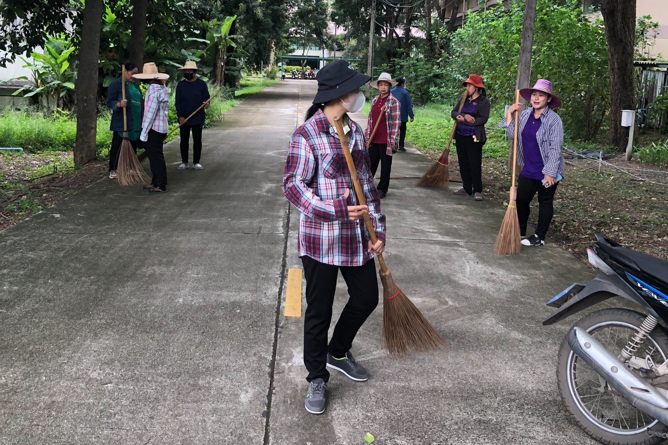 มหาวิทยาลัยราชภัฏเพชรบูรณ์จัดกิจกรรมทำความสะอาดถนนสายรองภายในมหาวิทยาลัย